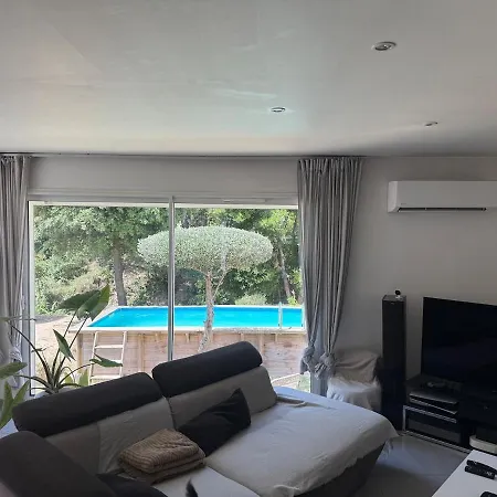Friendly House And Setting For Families!!!