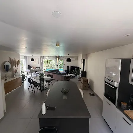 Friendly House And Setting For Families!!!